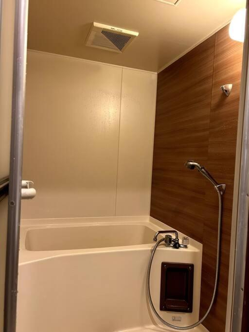 4f最寄駅まで徒歩3分。心斎橋まで3駅難波まで2駅で行ける好立地 Apartment
